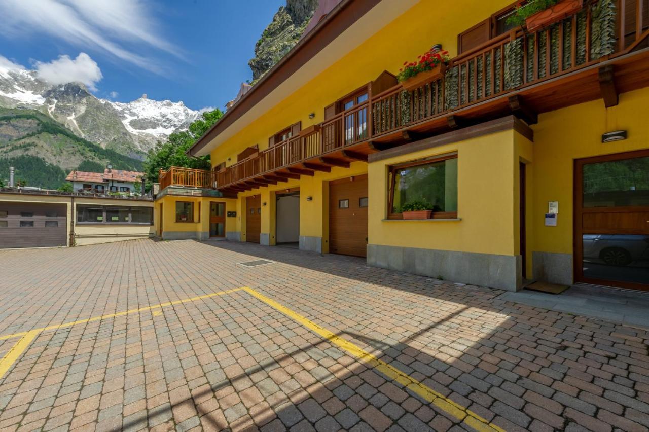 Casa Jasmine Apartment Courmayeur Bagian luar foto