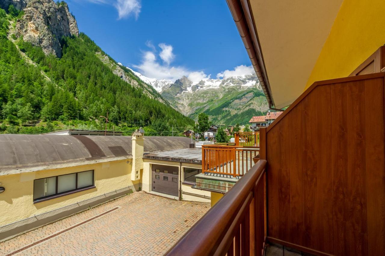 Casa Jasmine Apartment Courmayeur Bagian luar foto