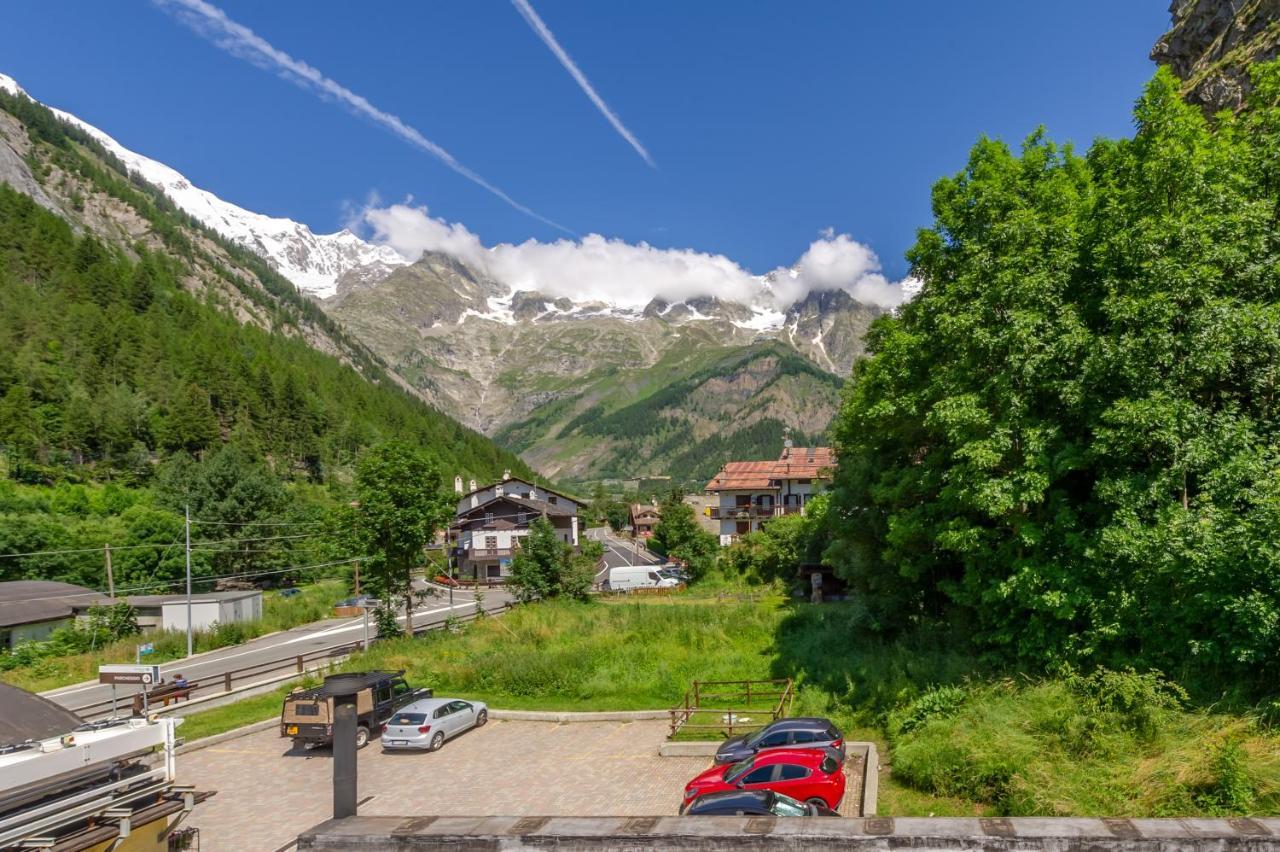 Casa Jasmine Apartment Courmayeur Bagian luar foto