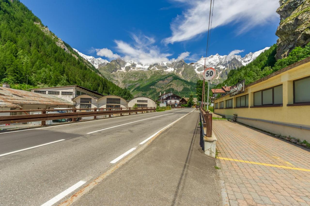 Casa Jasmine Apartment Courmayeur Bagian luar foto